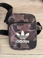 Adidas Umhängetasche Camouflage Frankfurt am Main - Griesheim Vorschau