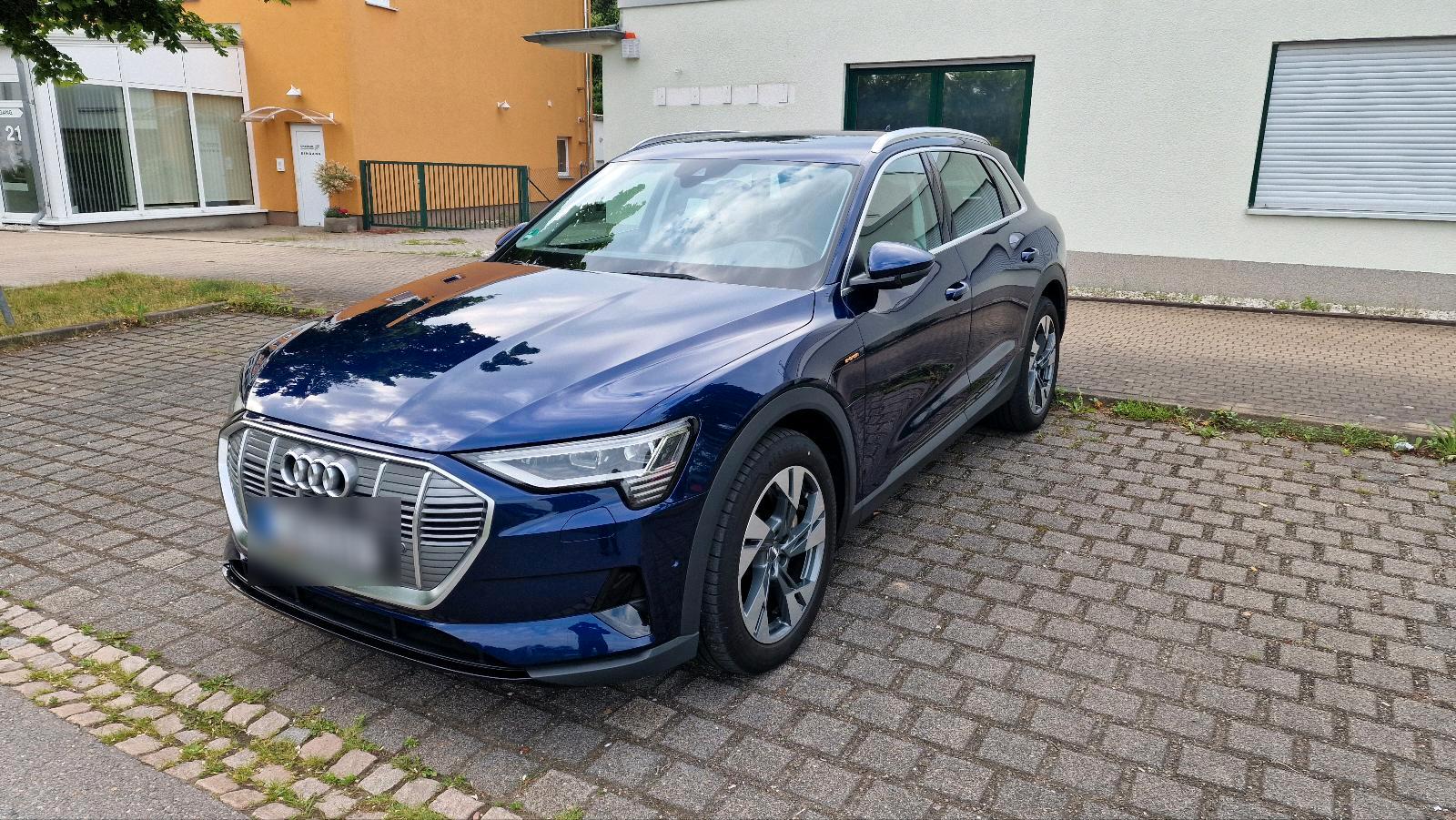 Abbildung des Autos Audi etron 50 Quattro, 7…