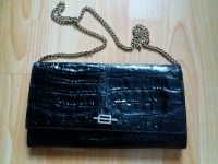 Handtasche schwarzes Lackleder, Krokooptik mit Kette Niedersachsen - Herzberg am Harz Vorschau