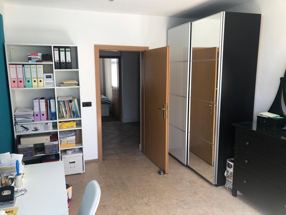 3-Raumwohnung - KTV - Einbauküche - HWR - Etagenheizung in Rostock