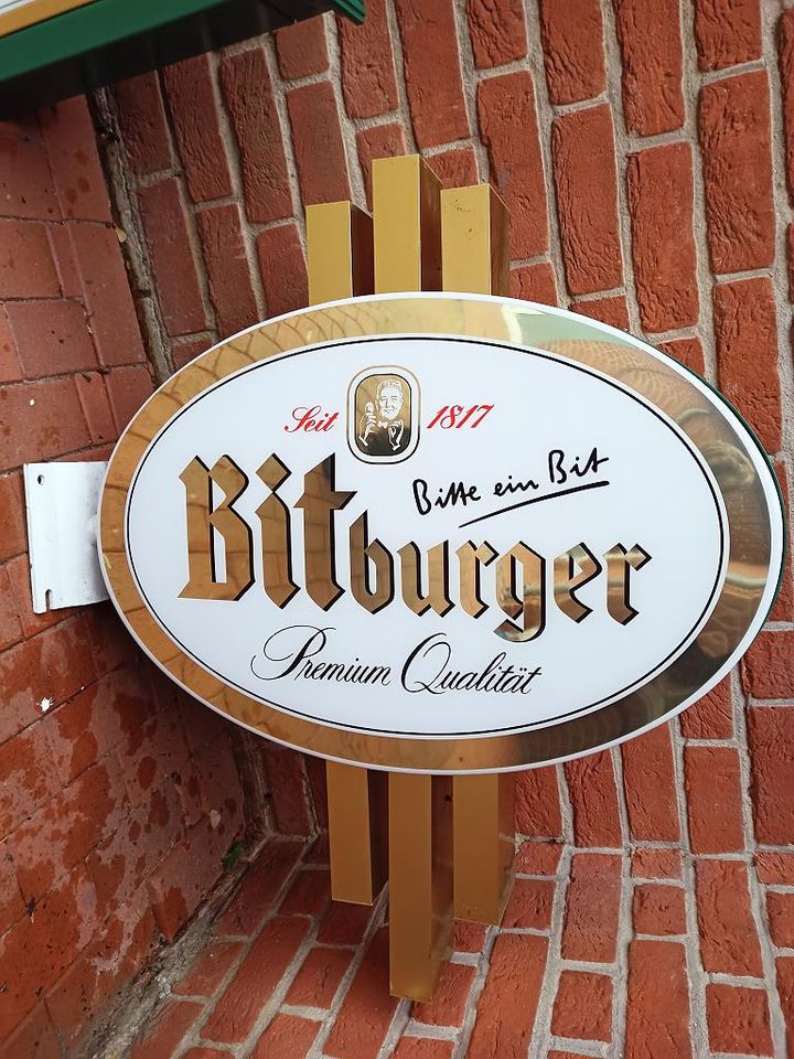 Bitburger Leuchtreklame XXL beidseitig, 5 Jahre genutzt in Loxstedt