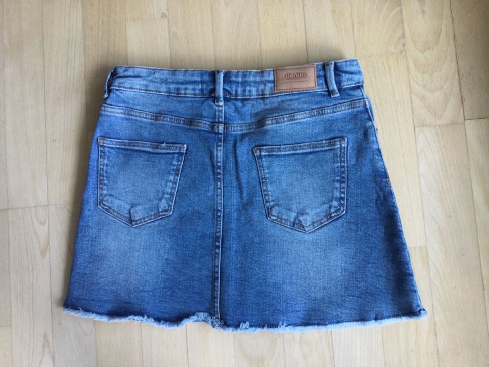 Jeansrock von Zara Gr.140 in Hamburg