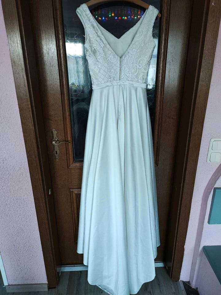 Brautkleid Figurbetont in Auerbach (Vogtland)