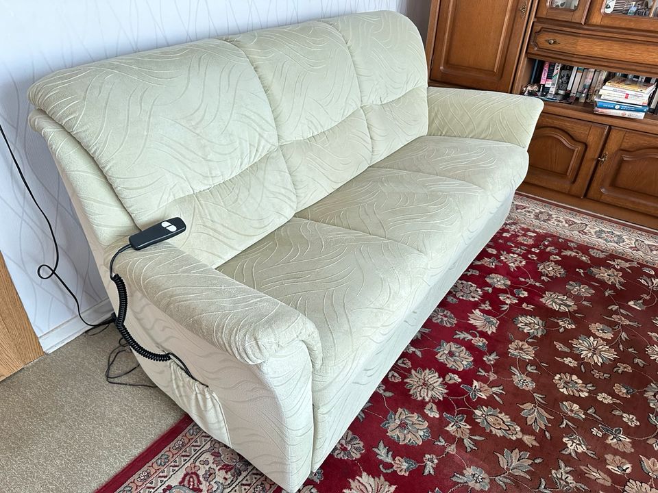 Sofa Schlafcouch Elektrisch Neuwertig Schlafsofa Ausfahrbar in Reinfeld