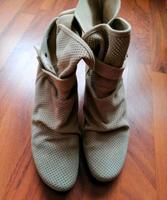 Damen Stiefeletten Wildleder Gr. 41 Niedersachsen - Brake (Unterweser) Vorschau