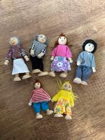 Beluga Spielwaren Holz Puppen Familie für Puppenhaus (beweglich) Hessen - Schlüchtern Vorschau