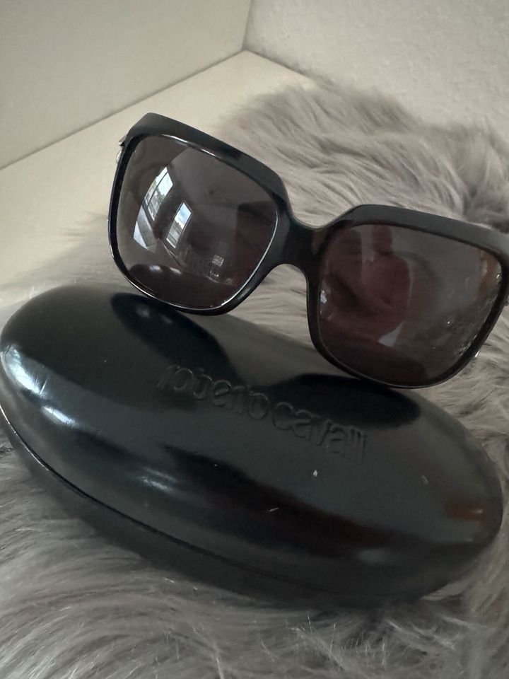 Roberto Cavalli Sonnenbrille Retro schwarz in Hilden