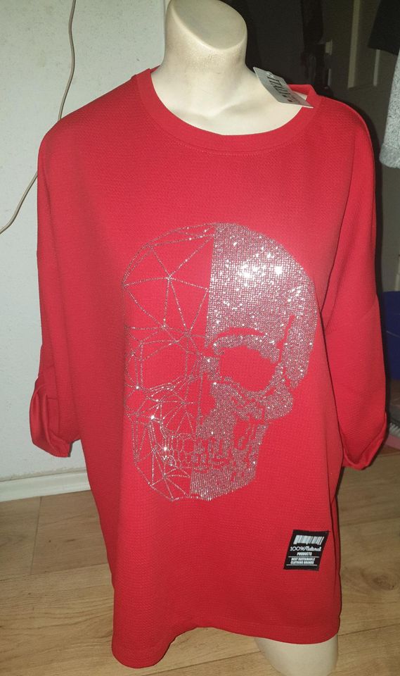 Neu mit Etikett: Roter Pullover Totenkopf-Strasssteine Gr XXL 2XL in Dortmund
