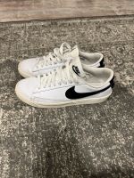 Nike Schuhe weiß schwarz Größe 38,5 Bayern - Karlsfeld Vorschau