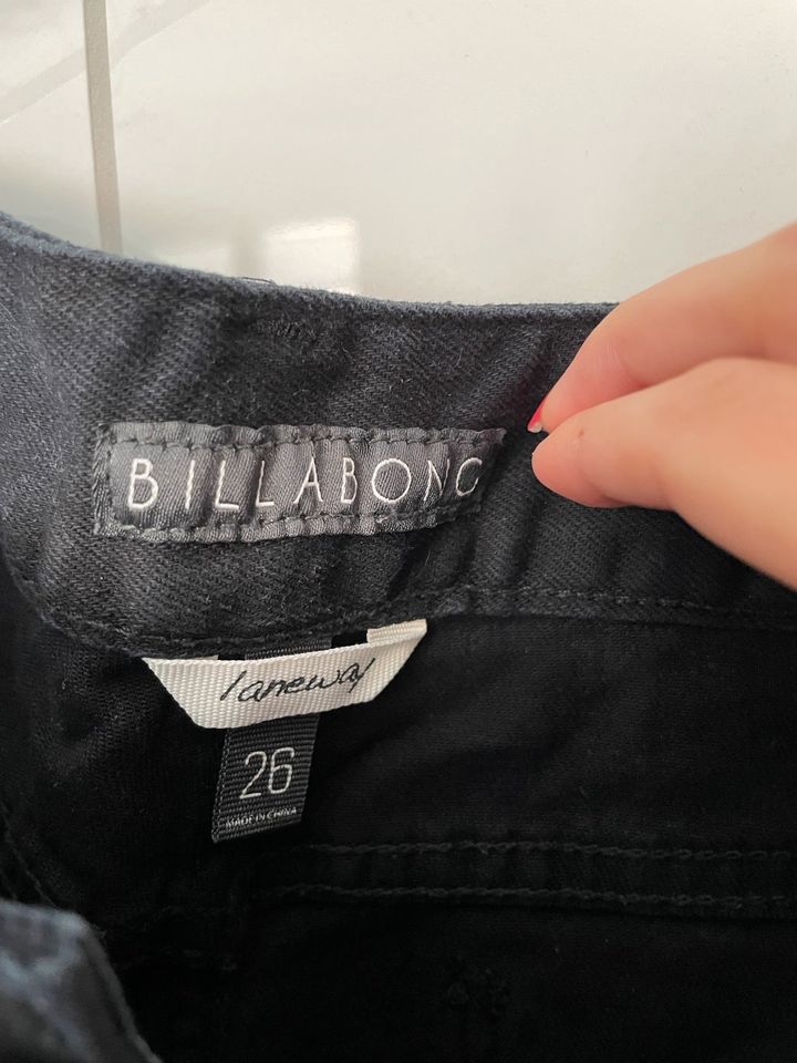 Billabong Shorts Hotpants schwarz 26 xs s in München