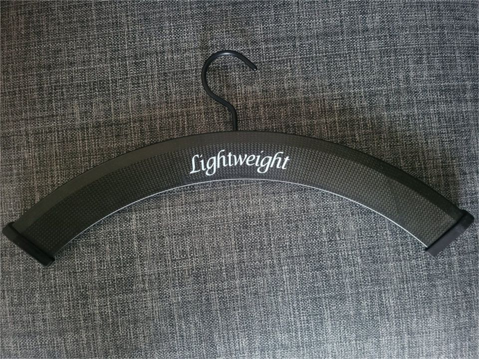 Lightweight Karbon Kleiderbügel in Gundelfingen