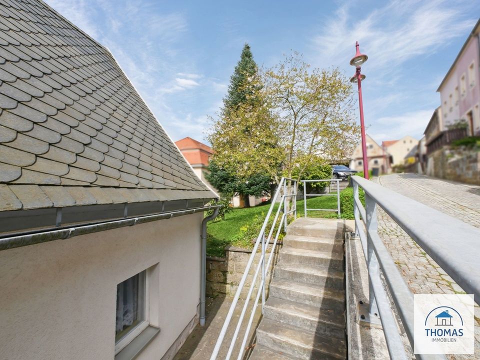 +Facettenreiches 890 m2 Grundstück mit familiärem EFH, prächtigem Garten & Doppelgarage in Sebnitz+ in Sebnitz