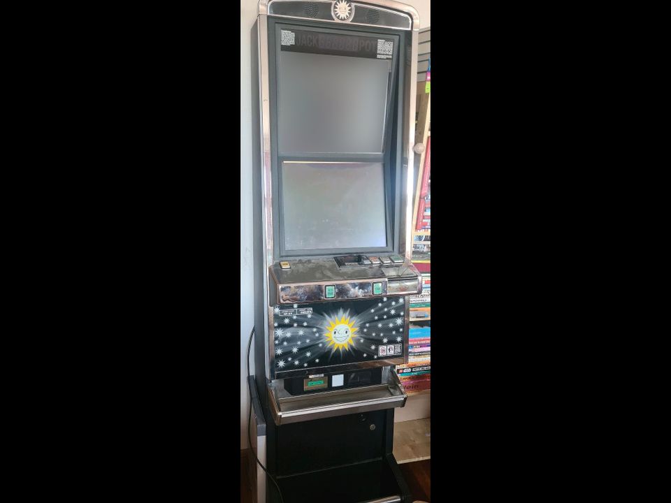 Merkur Geldspielautomat Multi Ergoliner Slimliner mit MD100 in Dresden