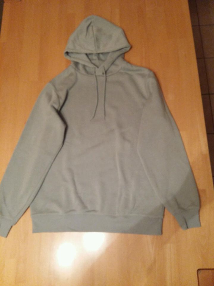 2 Hoodie in M von SMOG / H&M in Wolfhagen 