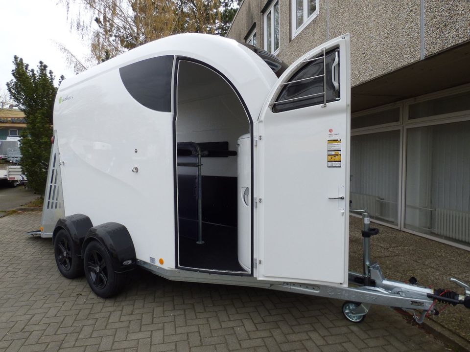 Pferdeanhänger Careliner L white super Extras Sonderpreis BA068⚫ in Bargteheide