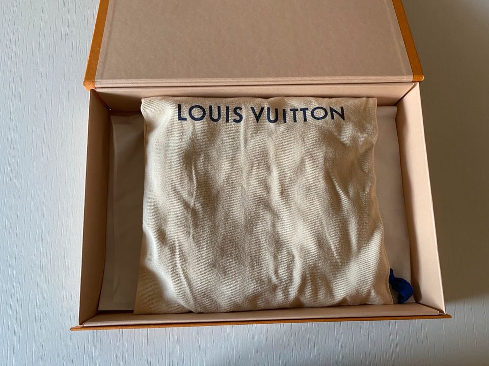 Louis Vuitton Tuch zum Wenden in Hamburg