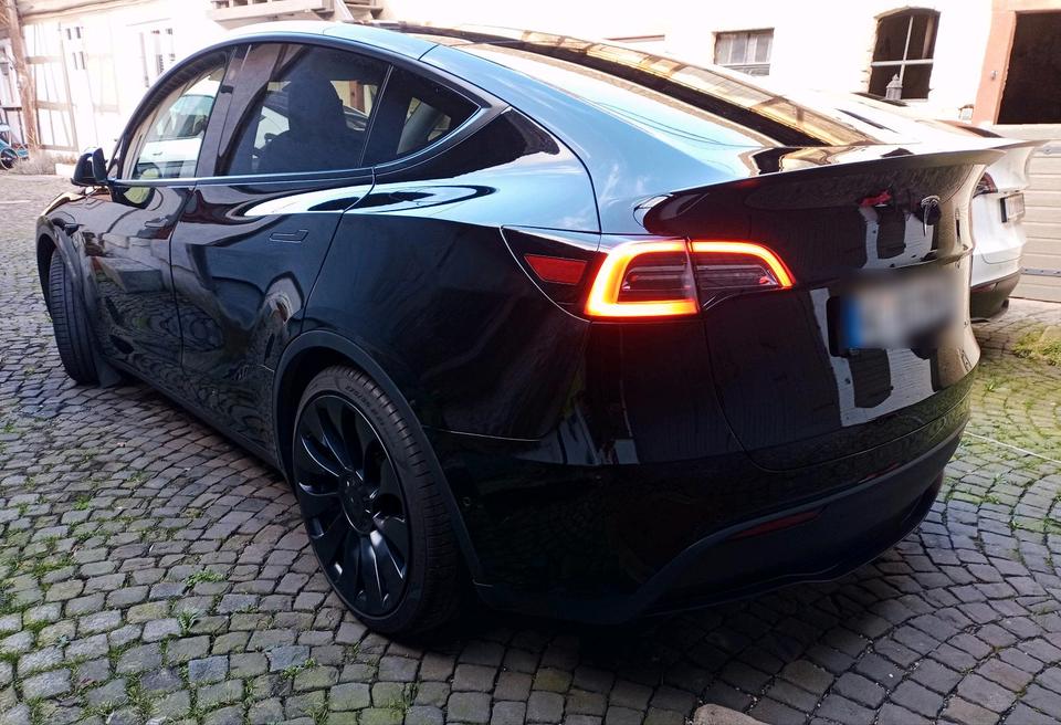 Tesla Y Performance, unfallfrei, Nichtraucher, top Zustand! in Wiesbaden