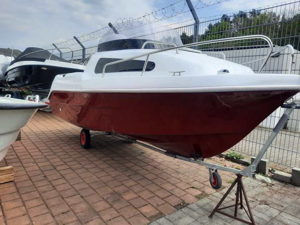 Kajütboot 430, Neuboot mit vielen Extras in Hohen Neuendorf