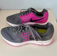 Nike Sneaker Gr. 42 grau / pink wie NEU Nordrhein-Westfalen - Willich Vorschau