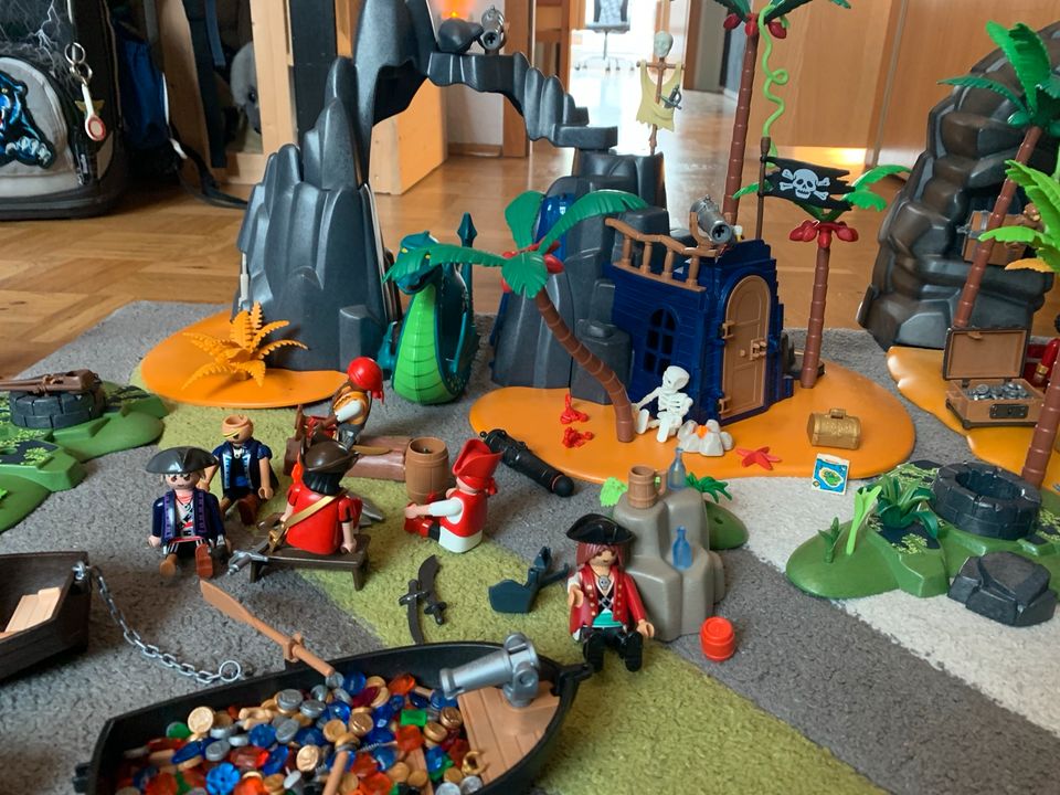 Großes Playmobil Piraten Set mit Schiff in Berlin