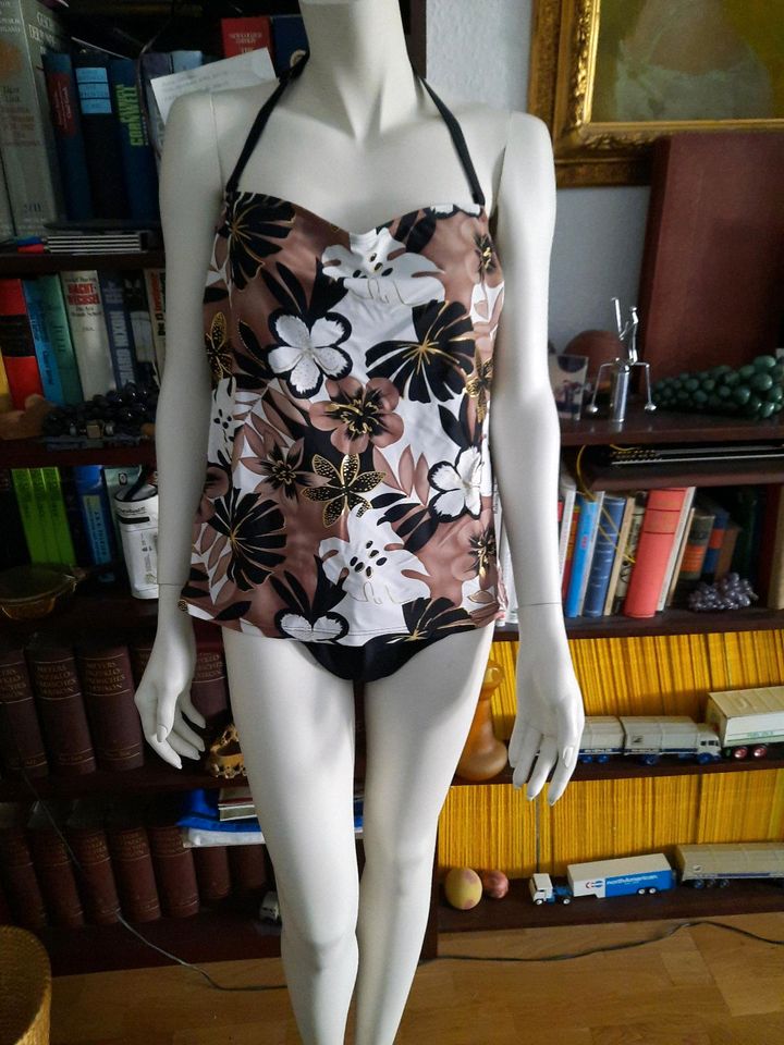 Tankini  mit Blumenmotiv in Mönchengladbach