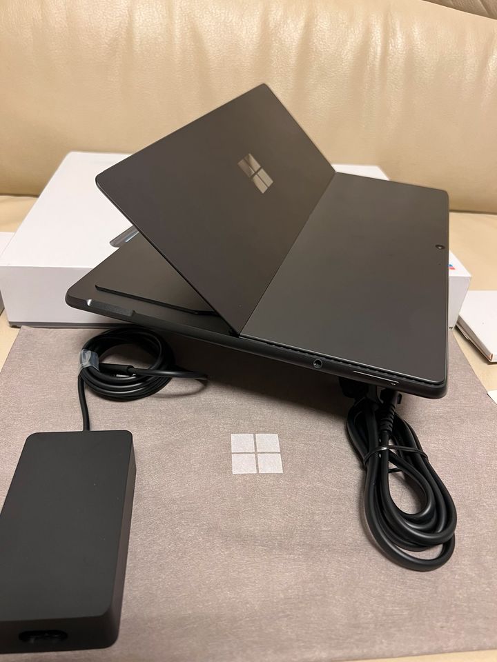 Microsoft Surface Pro 8, Wie Neu. Intel Core i5-8GB-256GB. in Rostock