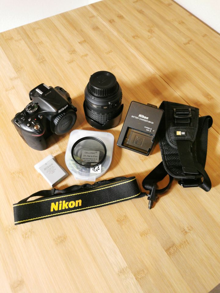 Nikon D5200 Spiegelreflexkamera mit viel Zubehör in Trier
