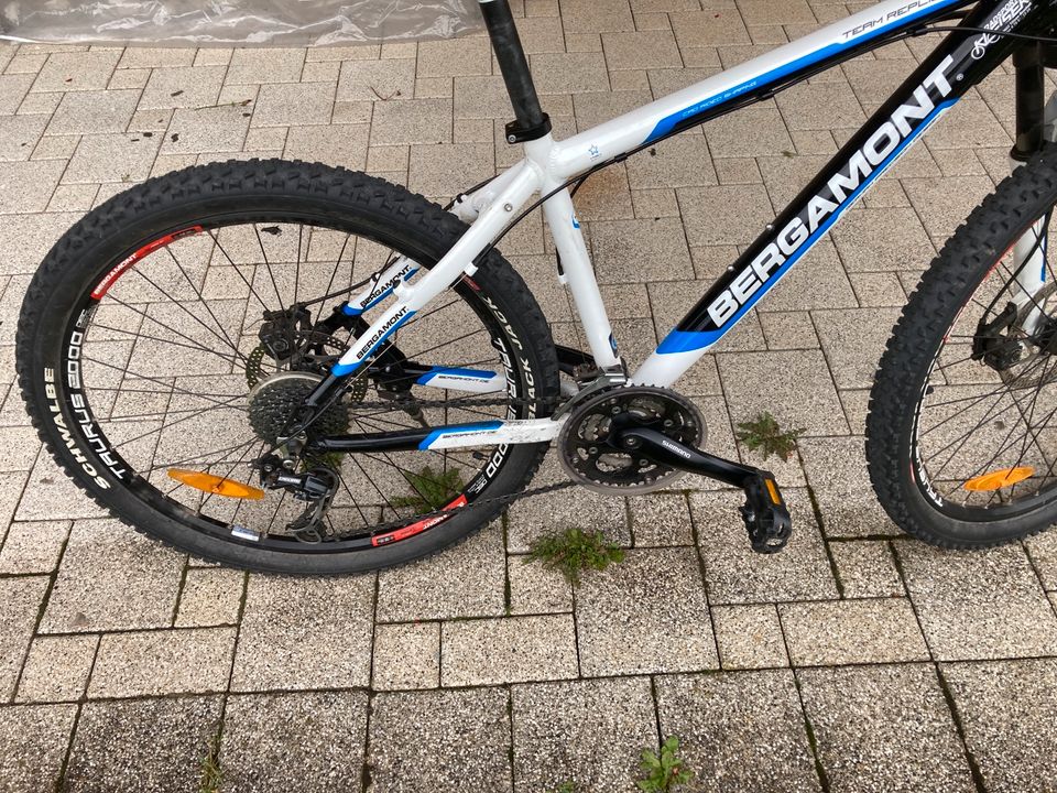 Bergamont „Team Replica RH 42“ Kinder und Jugendfahrrad weiß/blau in Titisee-Neustadt