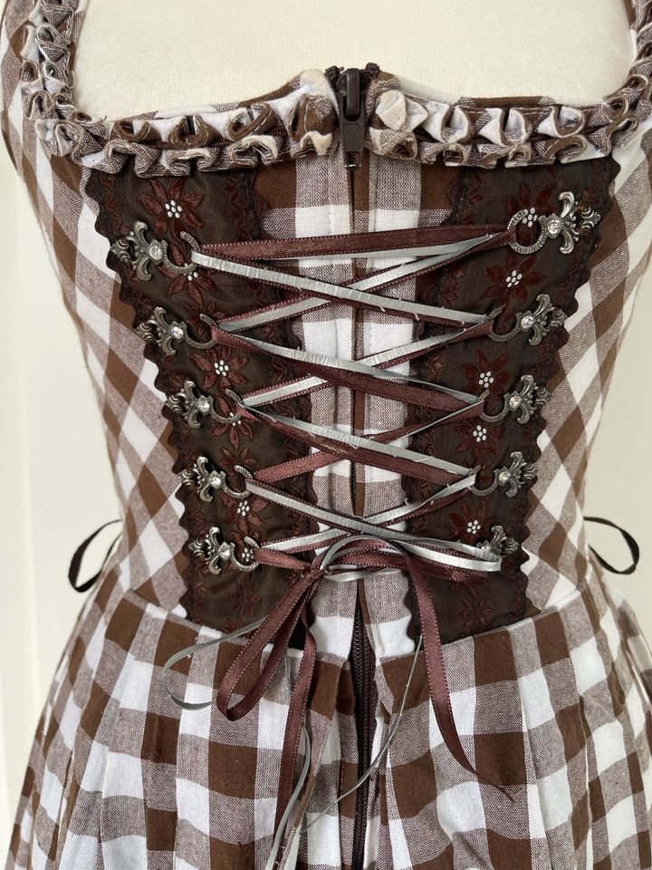 Edel Heiß Dirndl Braun / Weiß in München