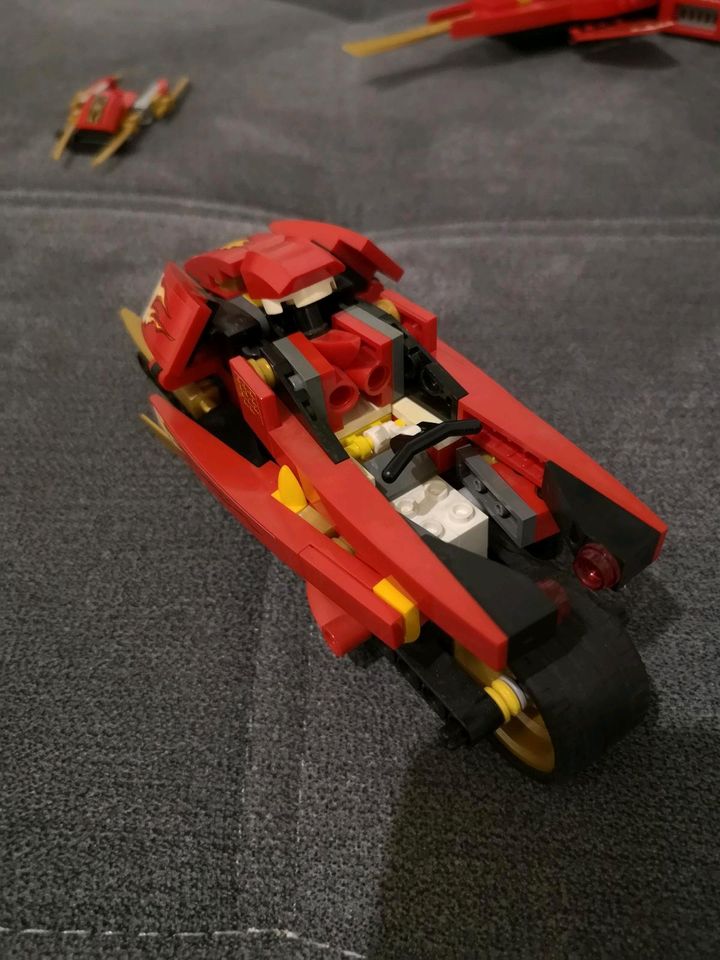 Konvolut Lego Ninjago Kai Fighter70721 & Blade Cycle 9441 in Braunschweig