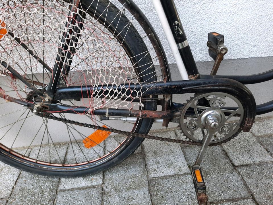 Damenrad aus Omas Zeiten in Zusmarshausen