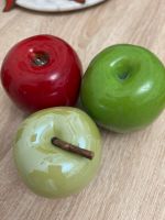 2 Plastikäpfel und 1 Keramikäpfel Duisburg - Homberg/Ruhrort/Baerl Vorschau