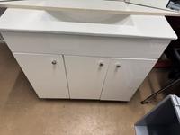 Waschtisch mit 3 Türen und beleuchteten Spiegelschrank. Baden-Württemberg - Ludwigsburg Vorschau