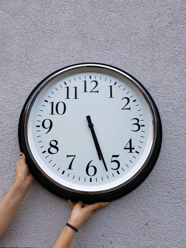 Wanduhr, Uhr, Bahnhof Uhr,  Wanduhr groß in Großlangheim