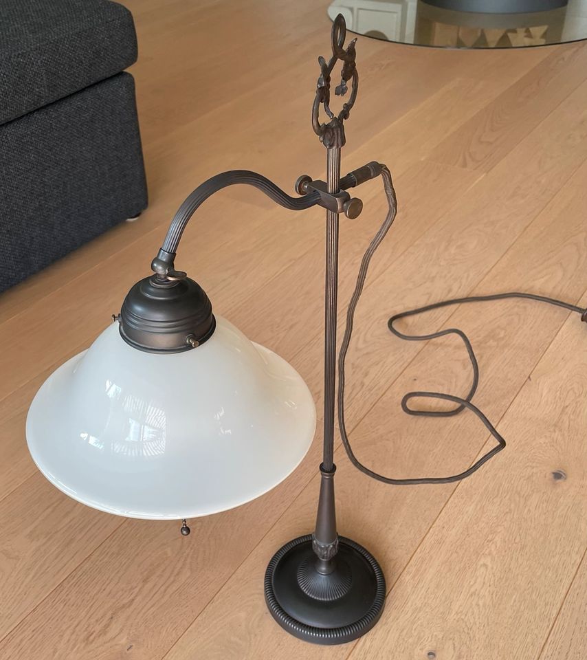 Berliner Lampe Altmessing Tischleuchte top Zustand in Bargteheide