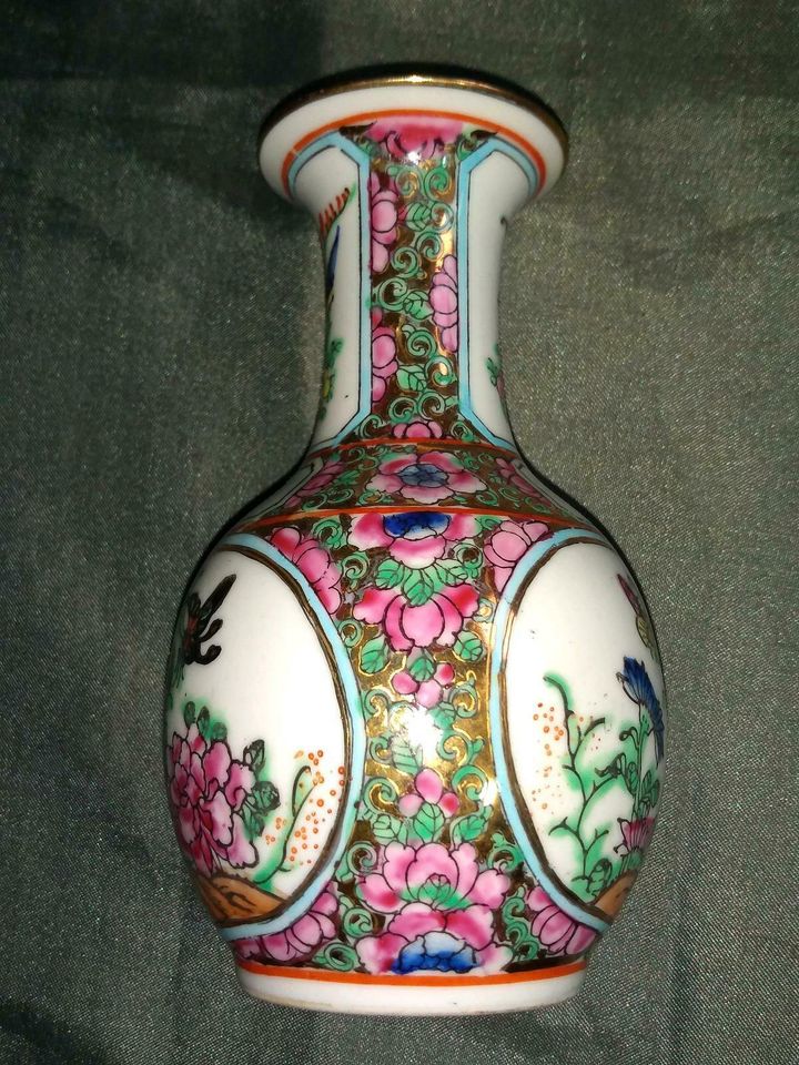 Feine Chinesische Porzellan Vase Asiatika Gemarkt Famille Rose in Schönwalde (Vorpommern)