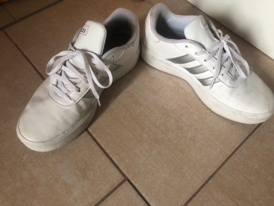 Adidas Court sneaker weiß Silber 38 2/3 in Bitterfeld