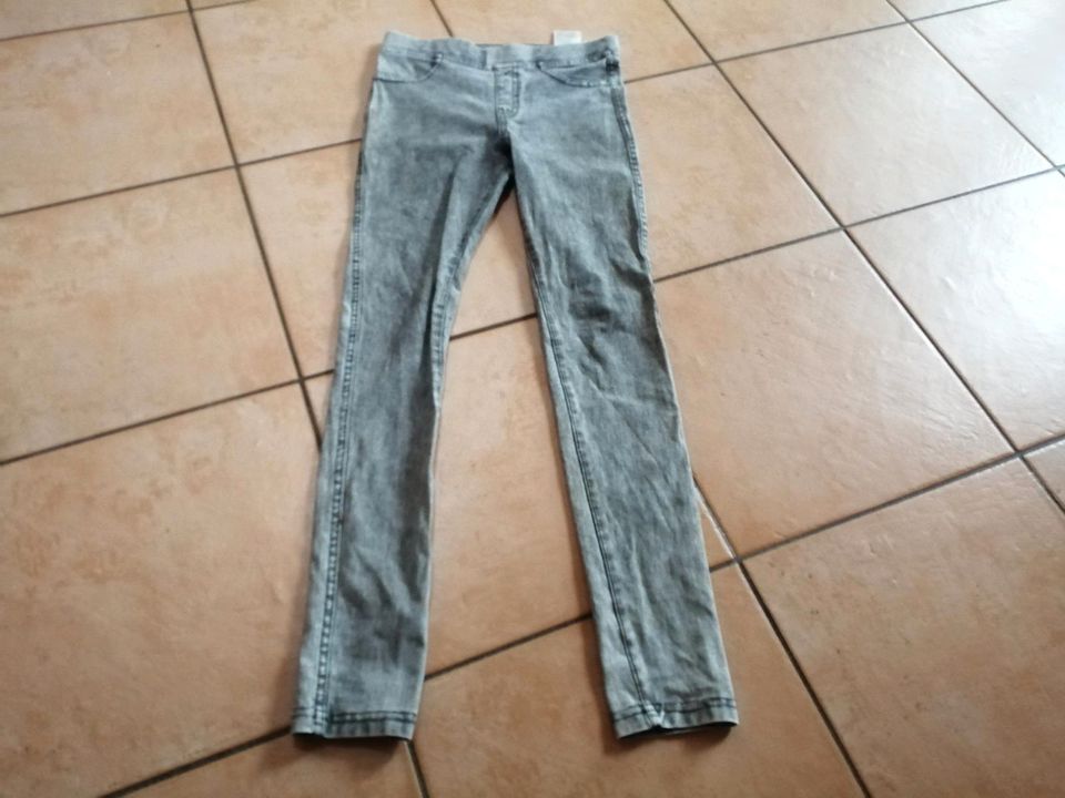 H&M Jeans Jegging, Gr. 146, grau in Scheinfeld