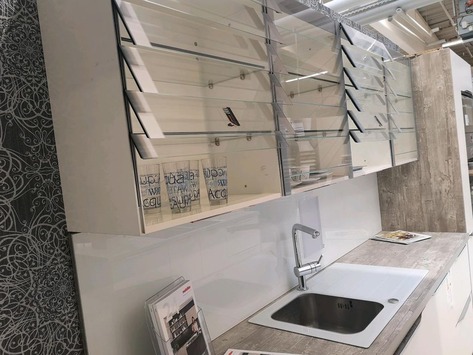 Küche mit Küchenblock inkl. E-Geräte in Nürnberg (Mittelfr)