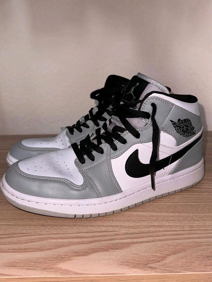 Jordan 1 Mid Light smoke Grey in Gelnhausen