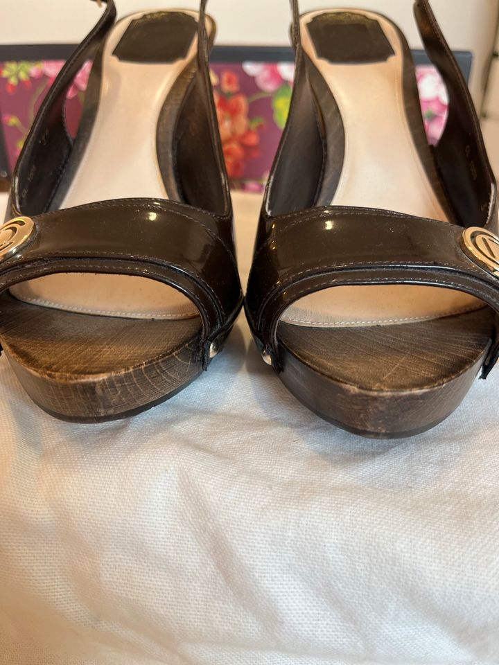 100 % original Dior Lackleder Römersandalen Gr.39 top Zustand in Frankfurt am Main