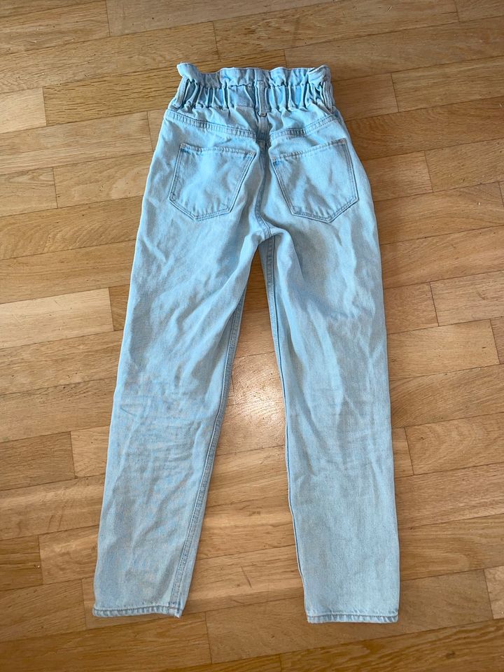 H&M PAPERBACK JEANS 134 in Dresden