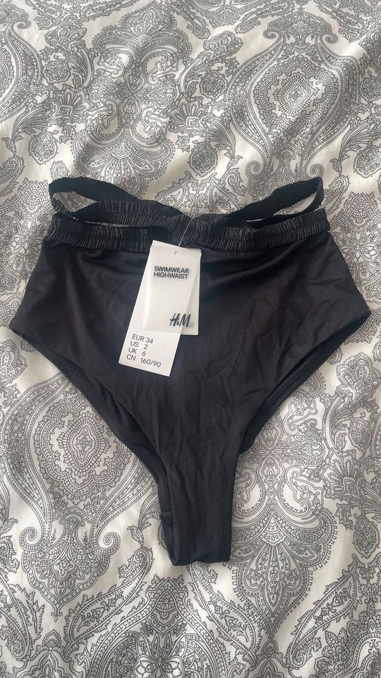 Bikinihose • high waist • schwarz • hochgeschnitten in Frankfurt am Main