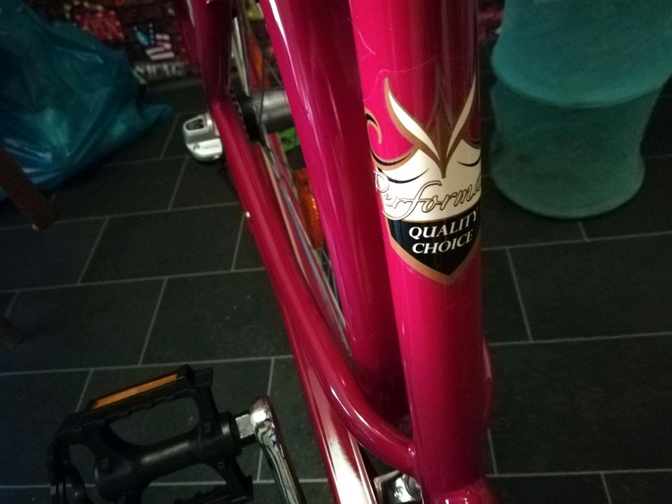 Fahrrad in Rosa in Bremerhaven