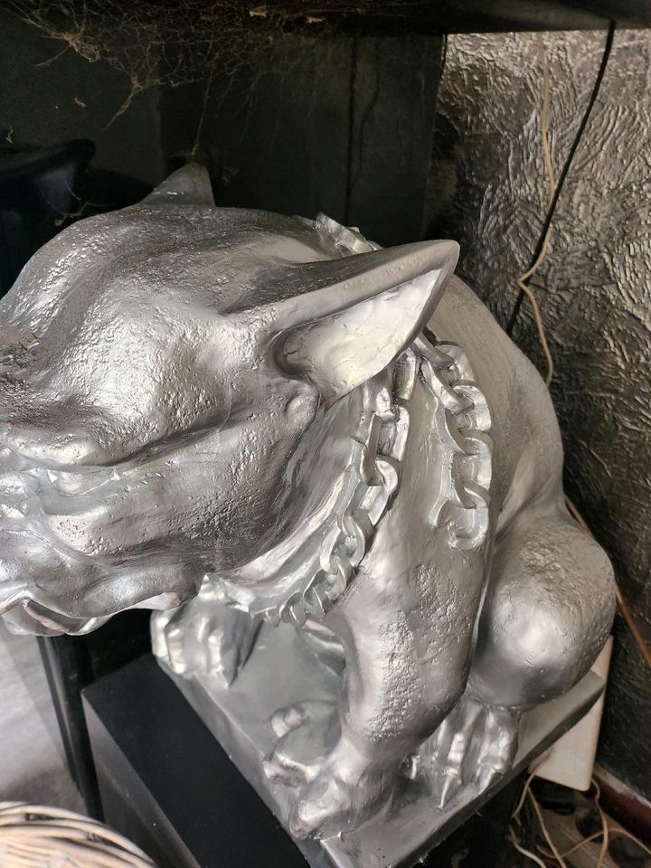 Hundefigur, Gargoyle, Bulldogge in Duisburg