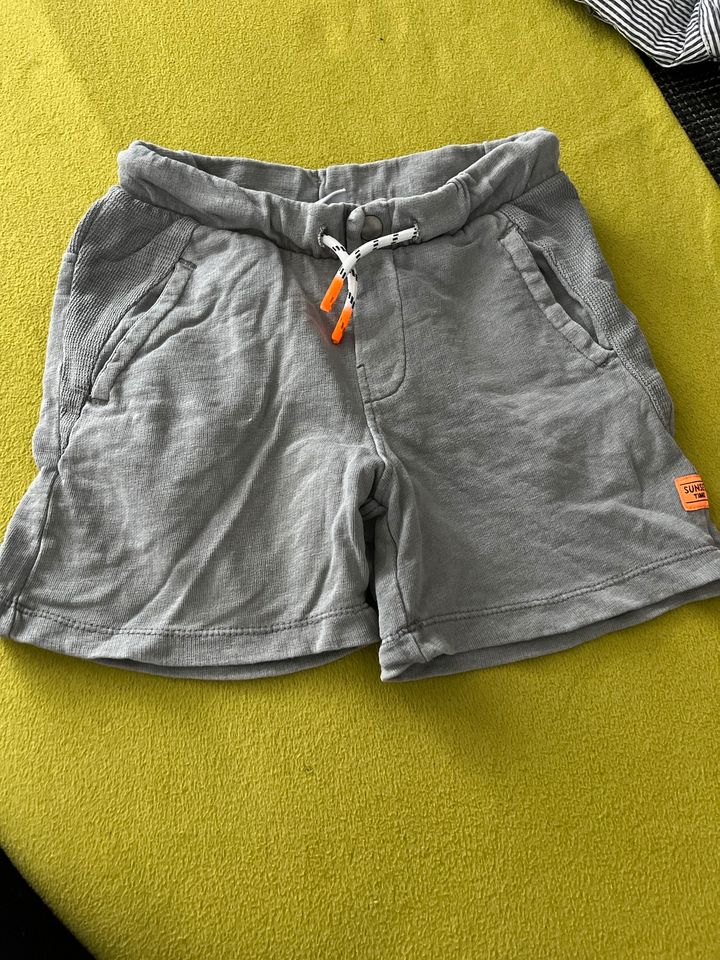 Zara Baumwolle Shorts 122, für Jungen, guter Zustand in Friedrichshafen