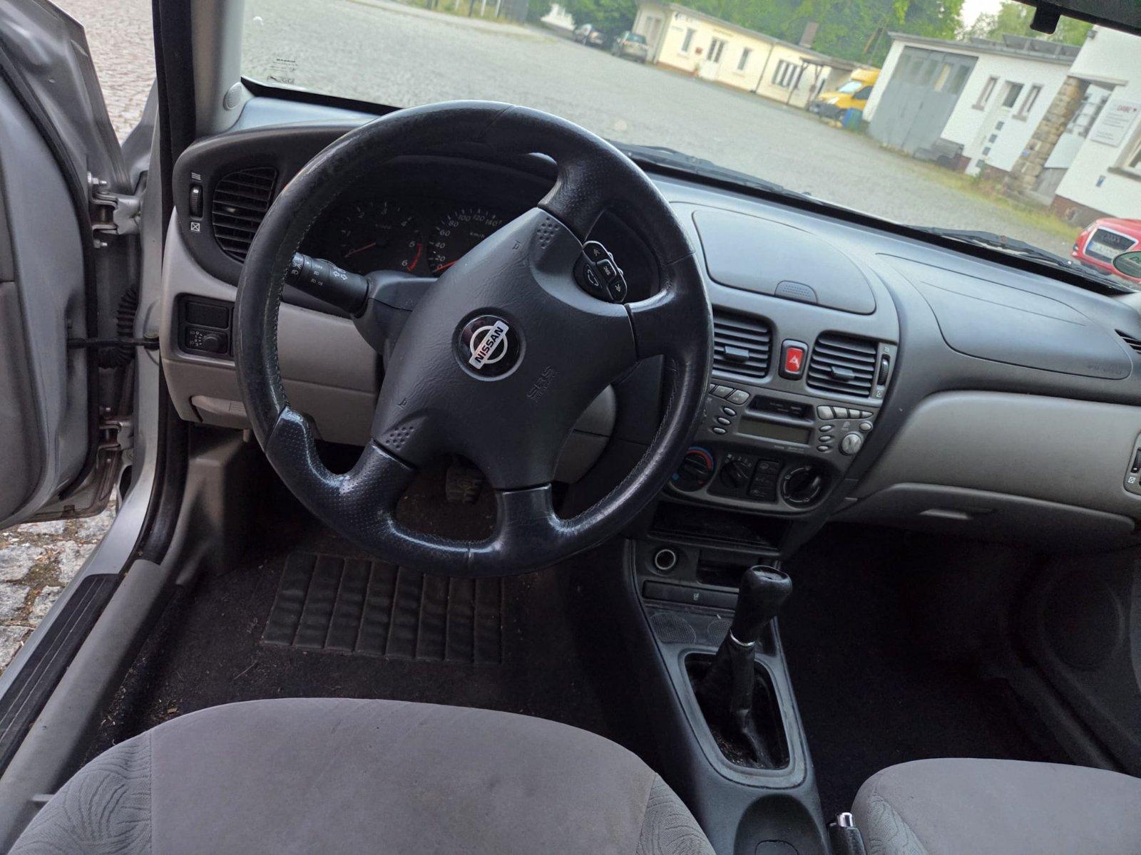Abbildung des Autos Nissan Almera