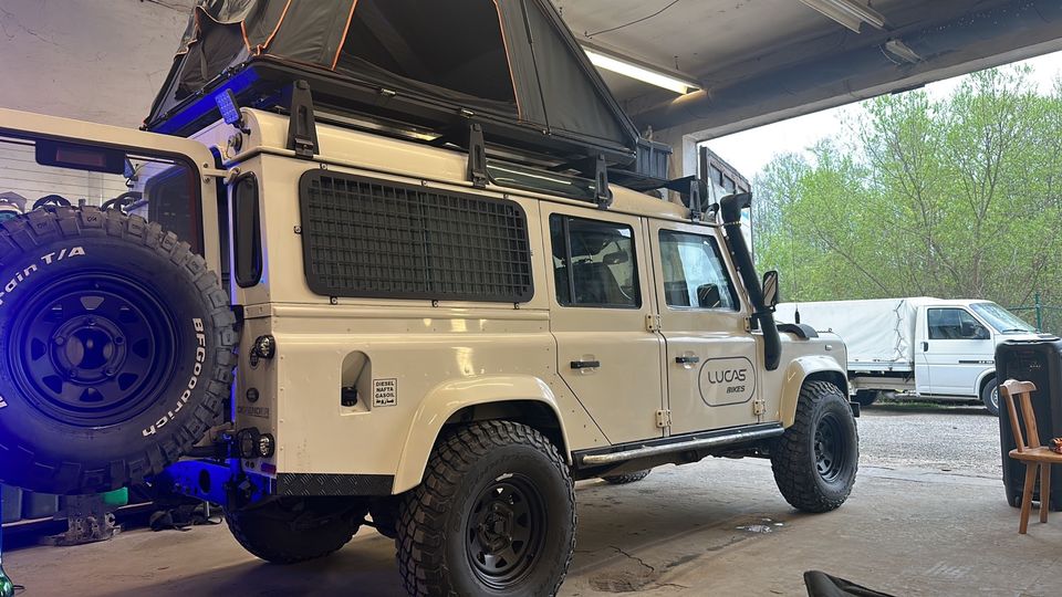 Land Rover Defender TD4 110 in Gera