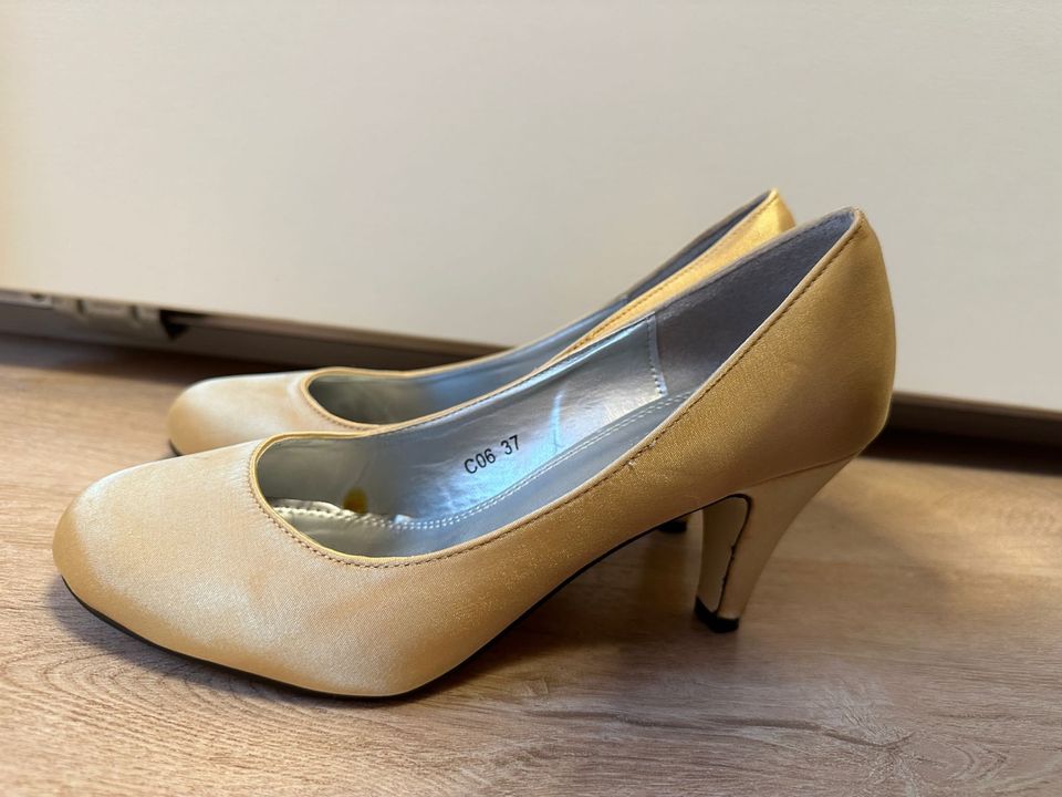 Pumps gold Größe 37 von Muse in Weimar