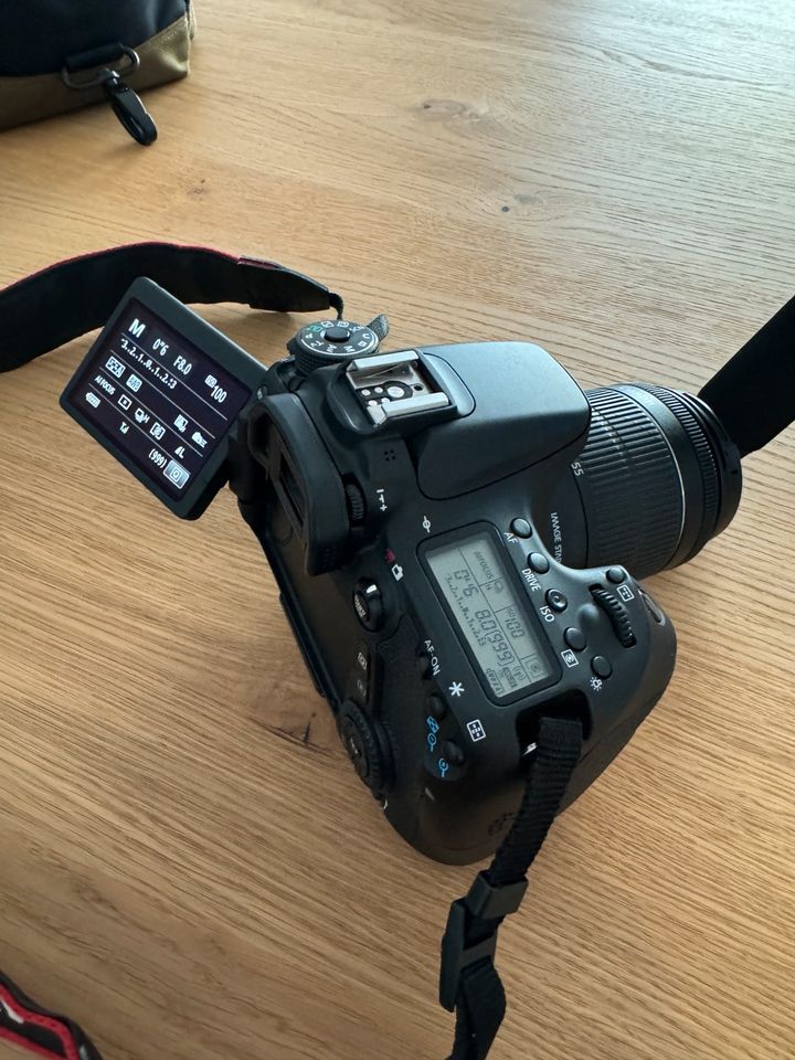 !!!Canon EOS 70D mit Objektiv und stativ in Düsseldorf